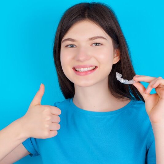 Αόρατοι νάρθηκες: Ορθοδοντική σε παιδιά και εφήβους