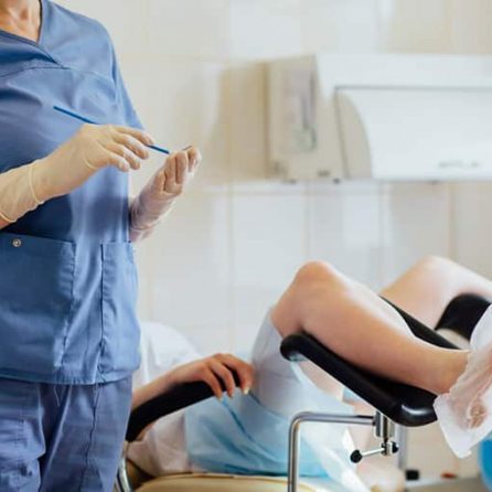 Η κολποσκόπηση σβήνει την ανησυχία για τα κονδυλώματα και τον ιό HPV.