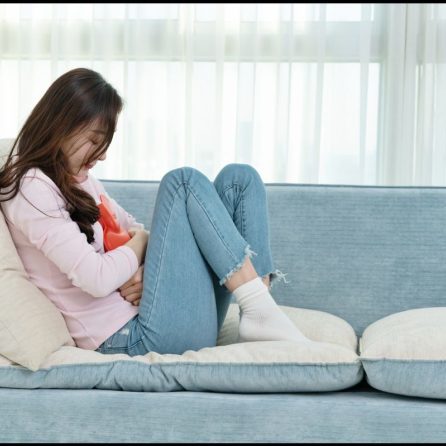 Η πρώιμη έναρξη της περιόδου σχετίζεται με το χρόνιο πυελικό πόνο στην ενήλικη γυναίκα