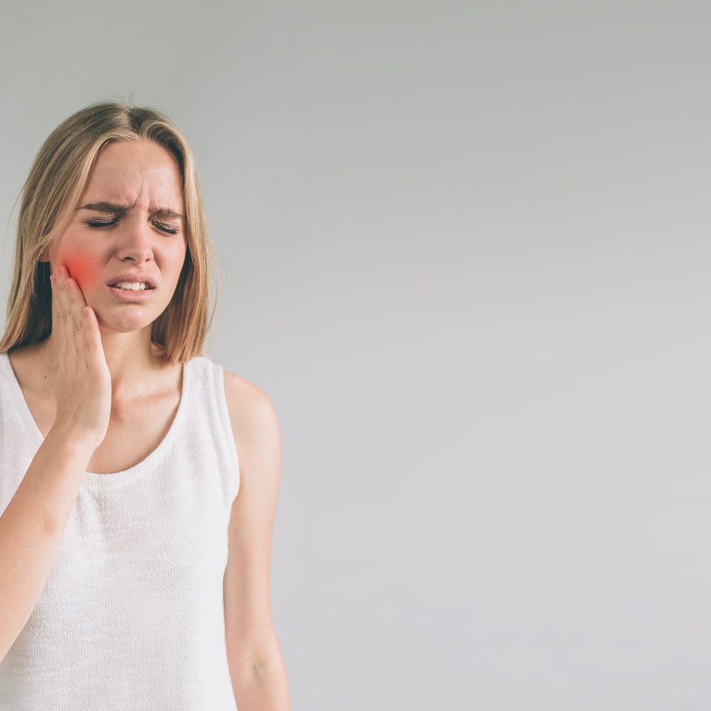 Πονόδοντος: Πού οφείλεται & πώς αντιμετωπίζεται