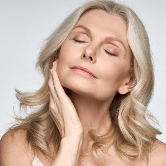 Σύσφιξη Προσώπου Οι κορυφαίες μη επεμβατικές θεραπείες που καταπολεμούν τη χαλάρωση