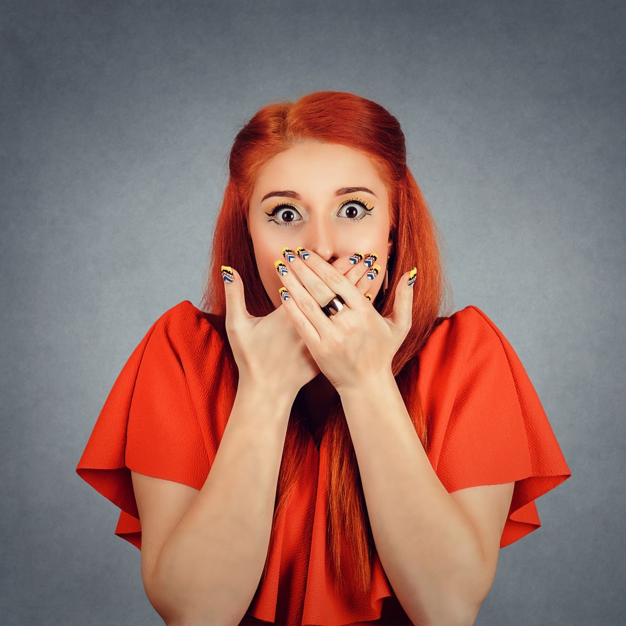 Τι προκαλεί το τρίξιμο των δοντιών στον ύπνο σας;