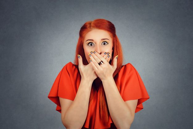 Τι προκαλεί το τρίξιμο των δοντιών στον ύπνο σας;