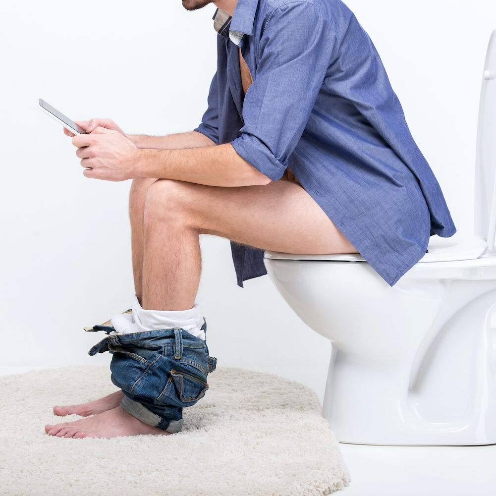 Γιατί δεν πρέπει να κάθεστε πολύ στη λεκάνη της τουαλέτας