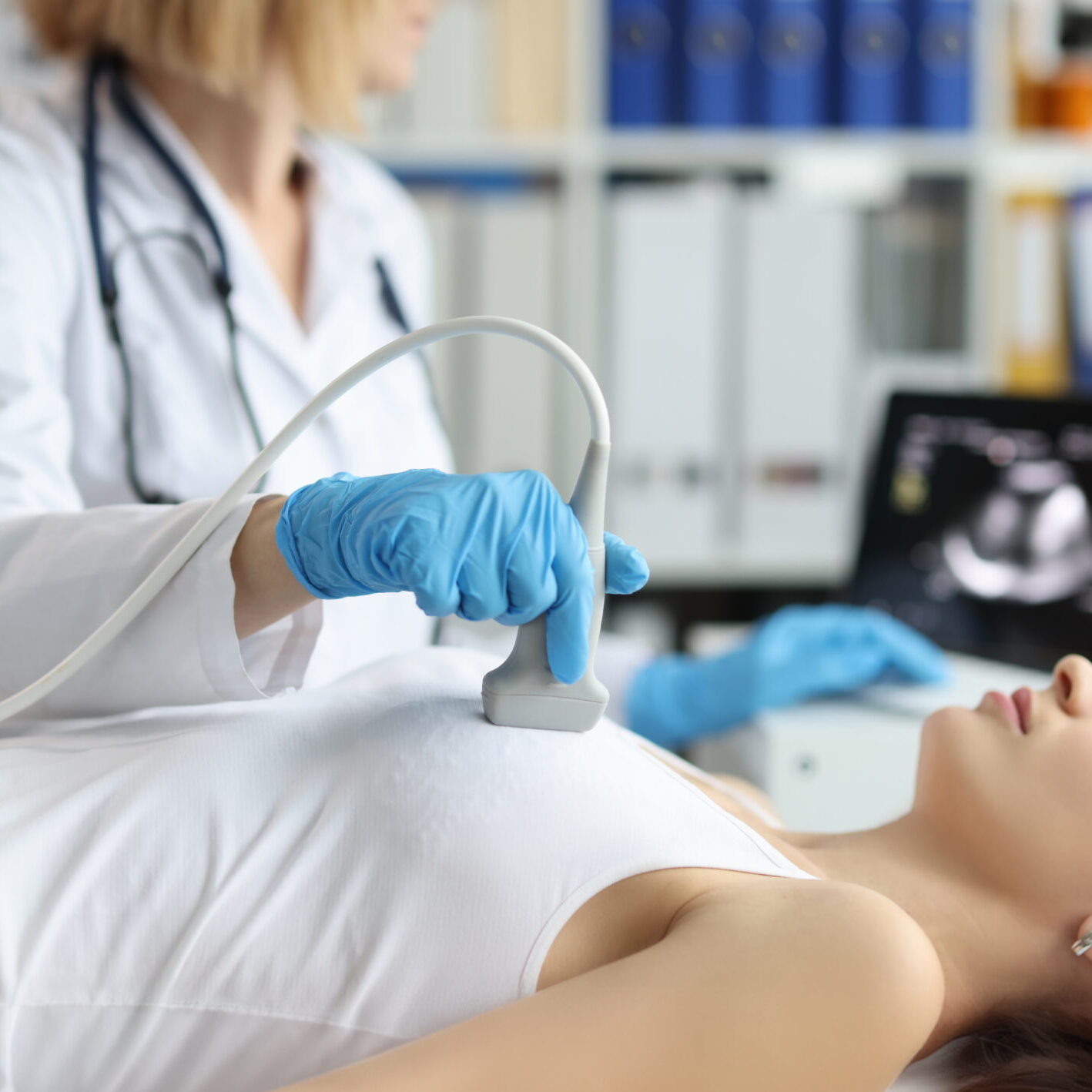 kaliteros mastologos stin athina