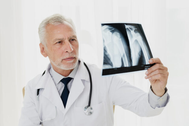 καλύτερος χειρουργός άνω άκρου