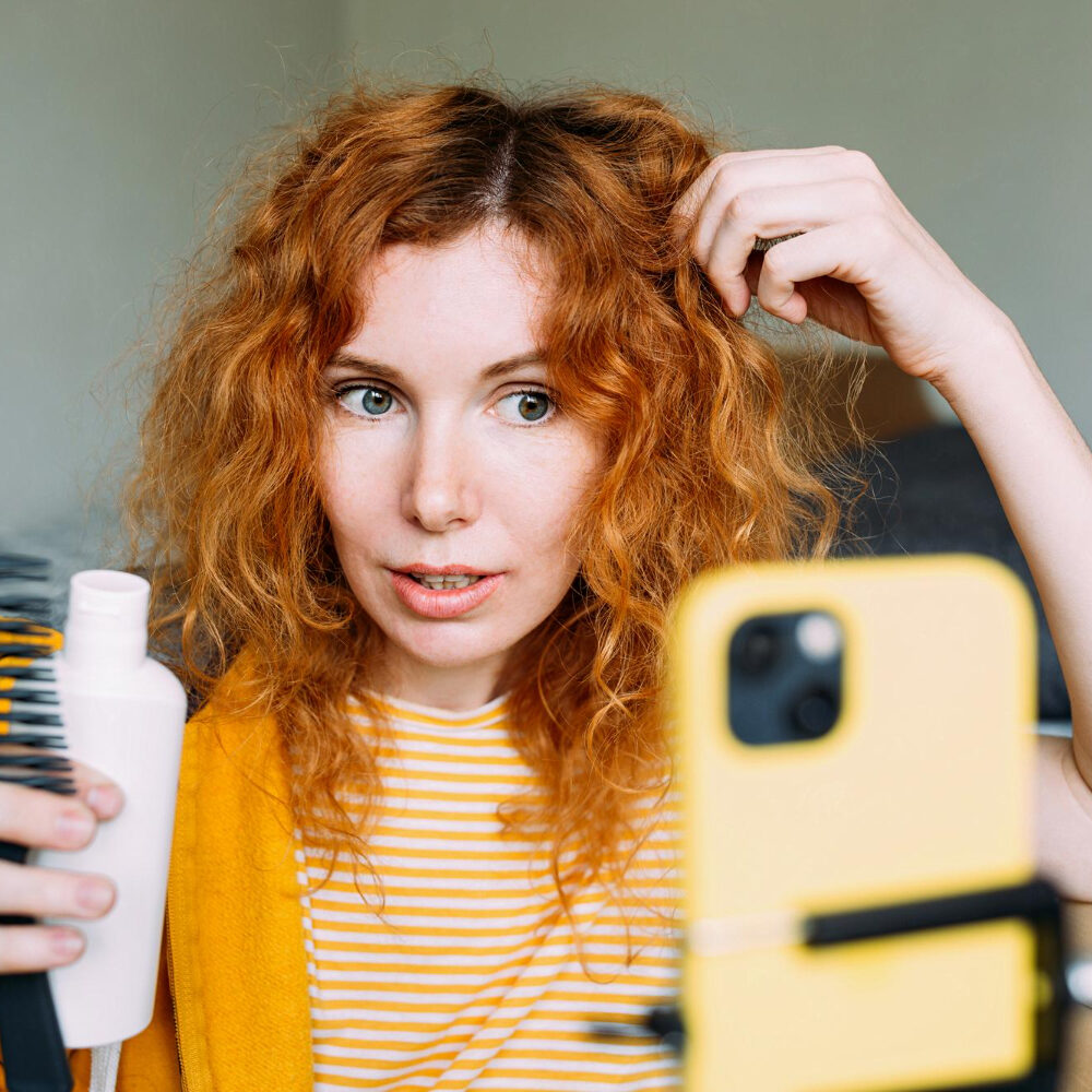 Tik Tok trends που καταστρέφουν τα μαλλιά σου: Τι προτείνουν οι δερματολόγοι