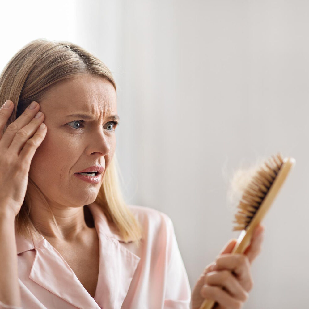 Τριχόπτωση και άγχος: Πώς επηρεάζει ο τρόπος ζωής τα μαλλιά σου
