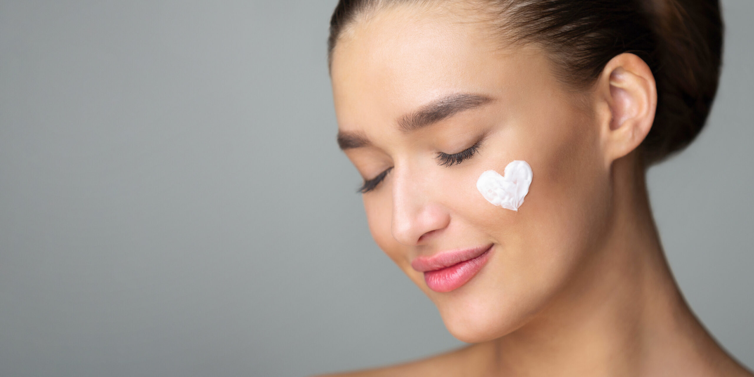 Αντηλιακό με χρώμα ή χωρίς; Αντηλιακό με χρώμα ή χωρίς;