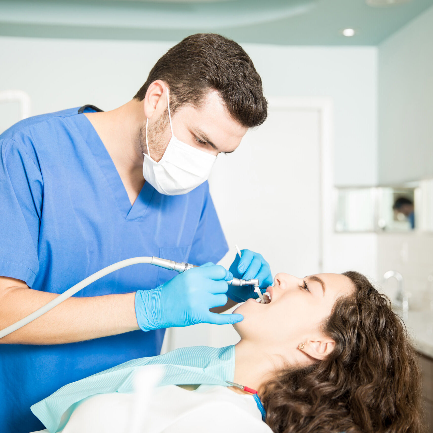Καθαρισμός δοντιών και Invisalign