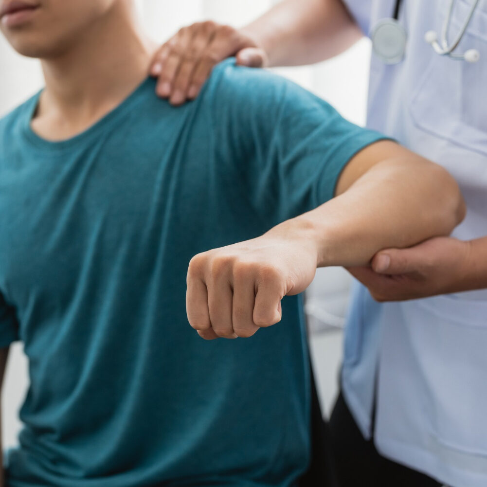 best shoulder surgeon in Greece
