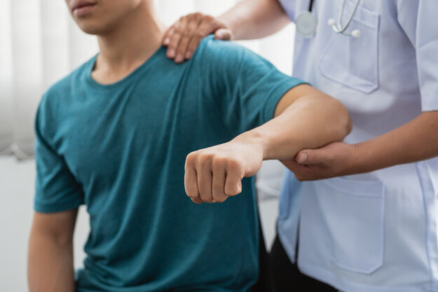 best shoulder surgeon in Greece